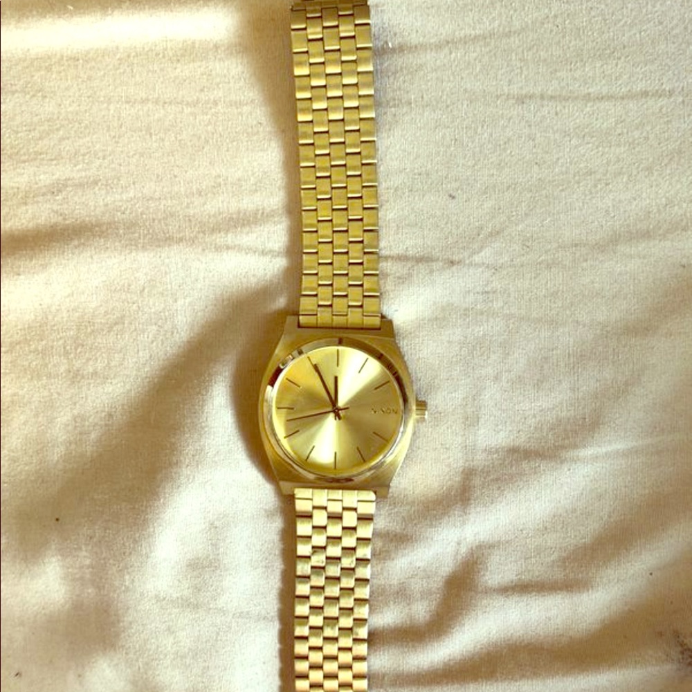 Nixon Minimal.